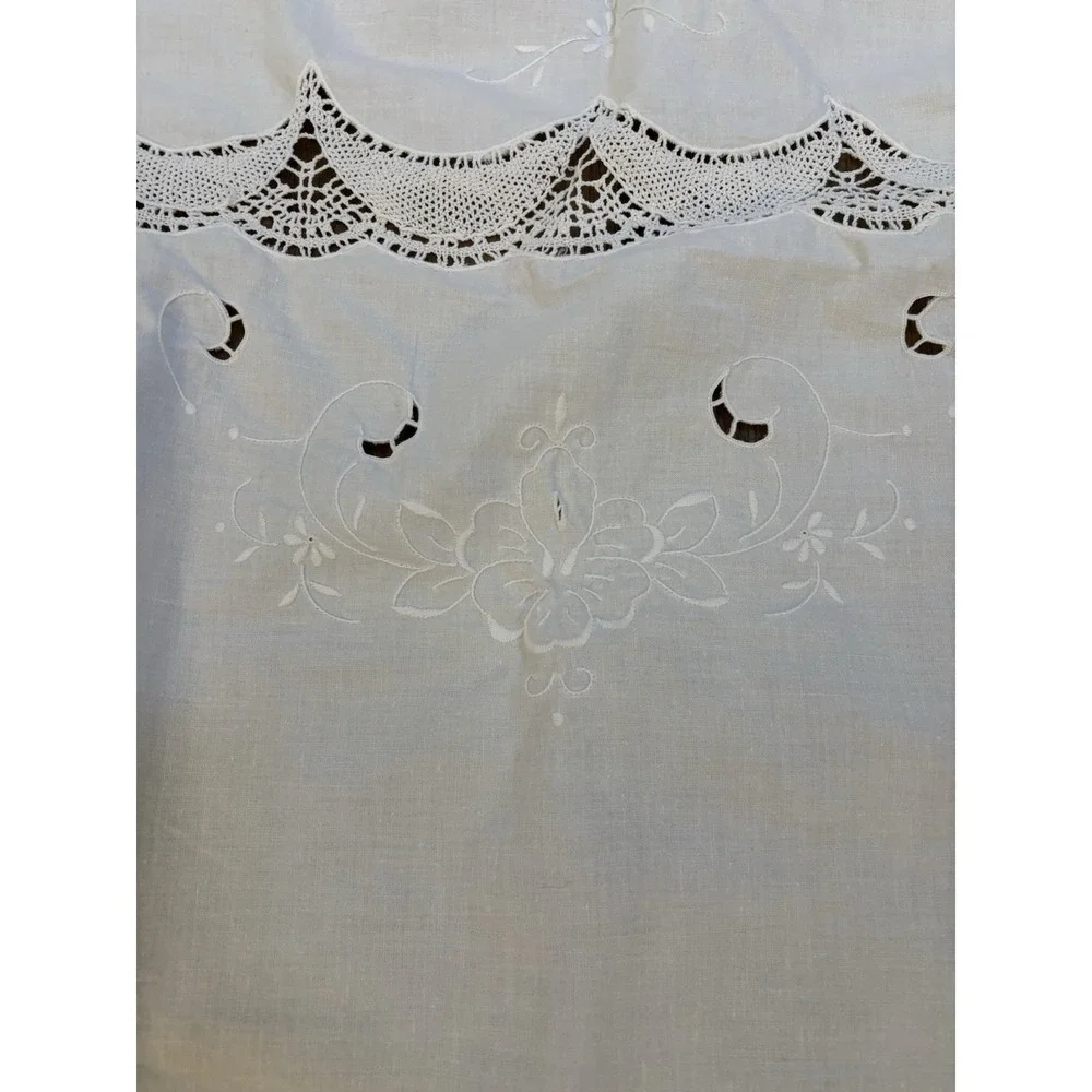 VTG White Crocheted Lace Cut Work Tablecloth 128 x 80 GORGEOUS Hand Made